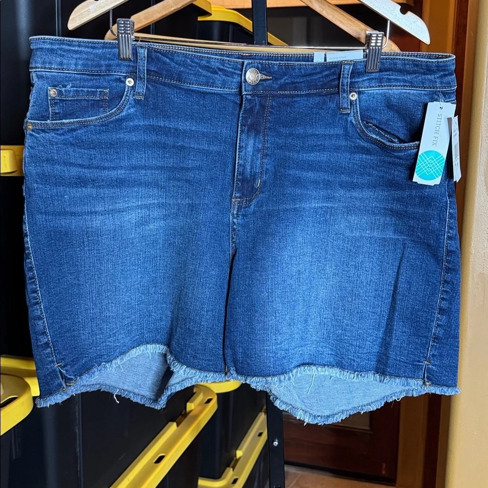 NWT STS Blue Aubrey Mid Rise Denim Shorts 20W Plus Size Raw Hem Distressed